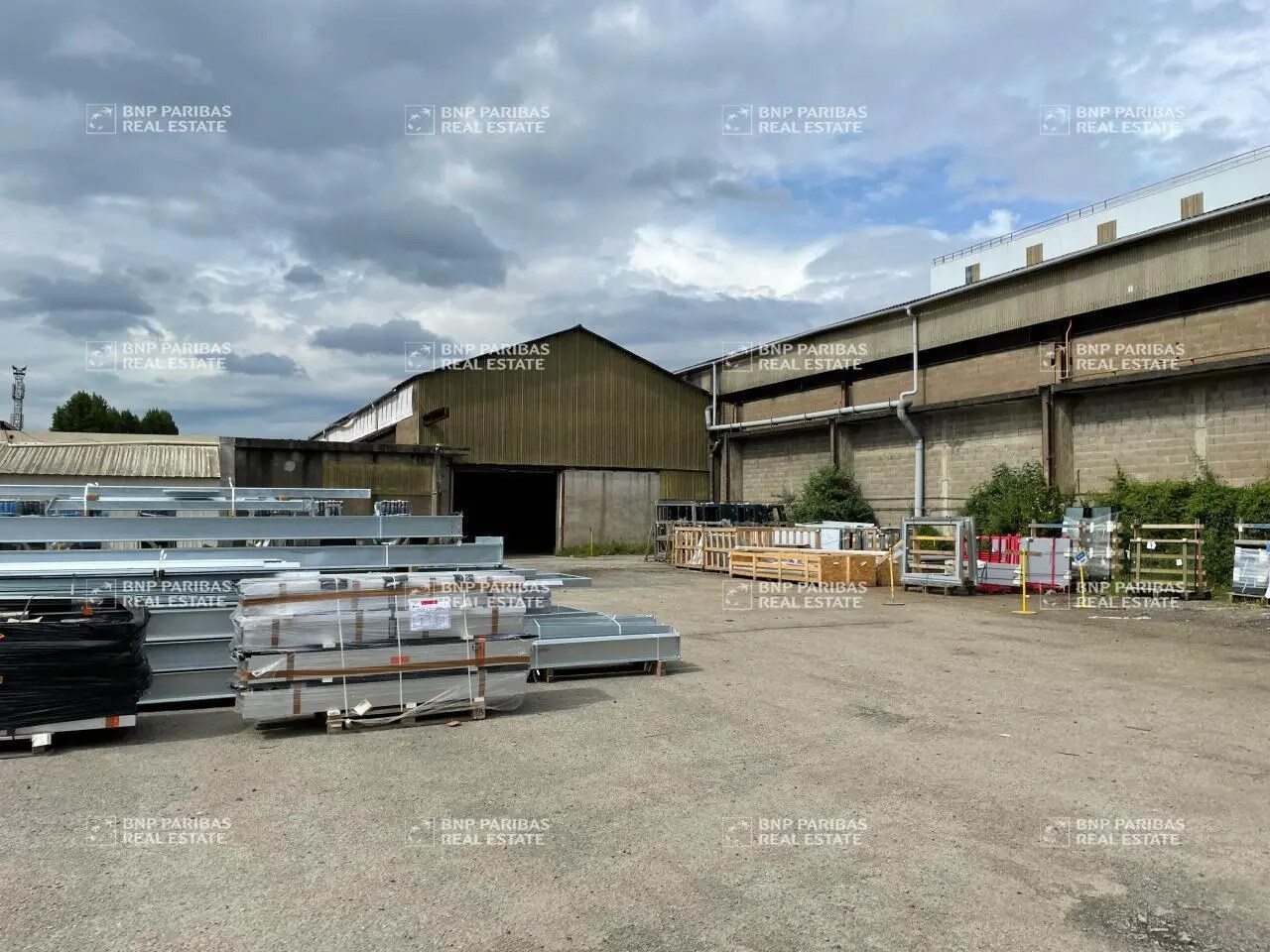 Light Industrial in Nantes to rent Construction Photo- Image 1 of 9