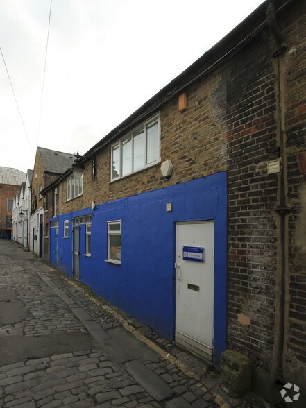 6-7 Hatherley Mews, London to rent - Primary Photo - Image 1 of 1