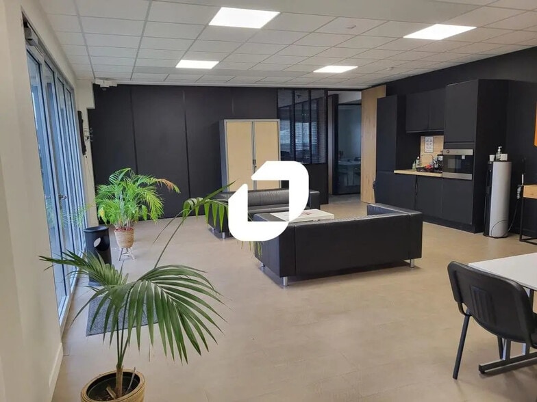 Rue De La Ladrie, Villeneuve-d'Ascq to rent - Building Photo - Image 3 of 8