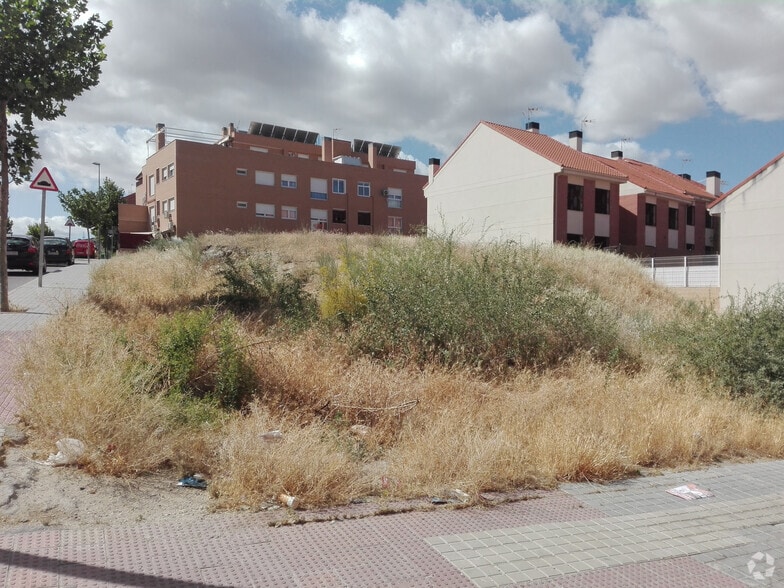 Avenida María Moliner, 5, Loeches, Madrid for sale - Primary Photo - Image 1 of 2