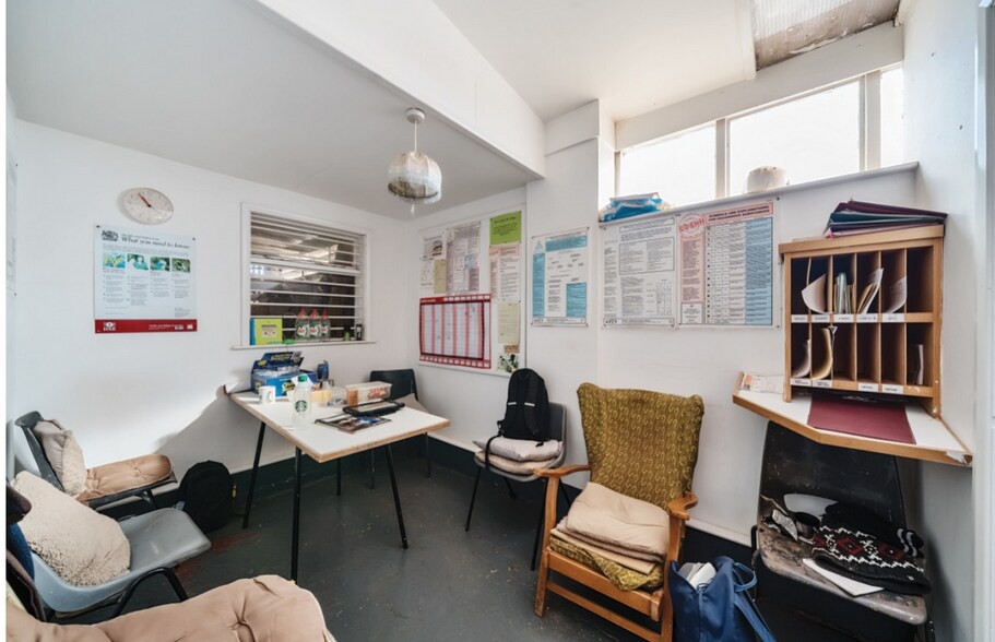 2 Welland Rd, Boston for sale - Interior Photo - Image 3 of 9