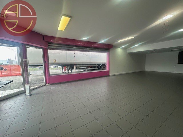 Retail in Saint-Orens-de-Gameville to rent - Interior Photo - Image 2 of 5