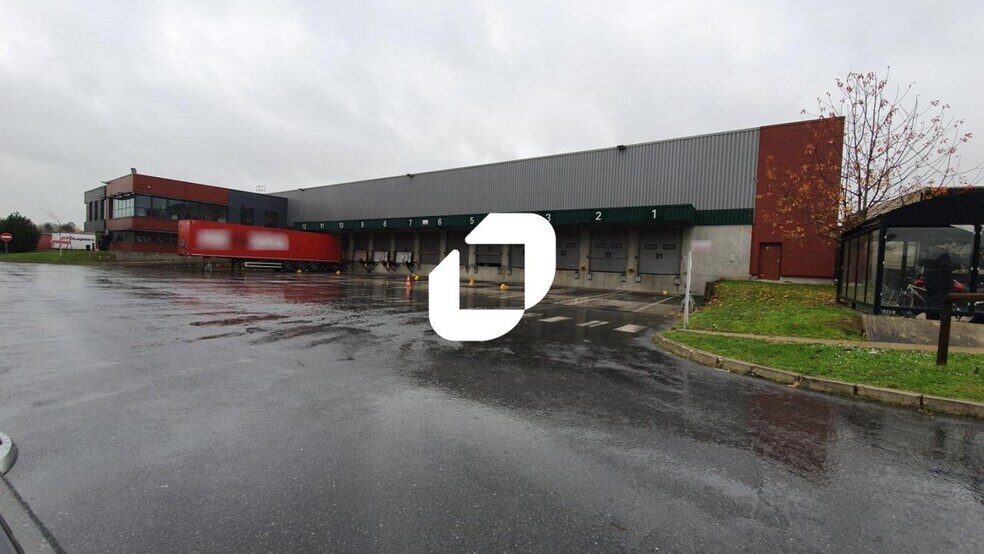 Industrial in Vémars to rent - Building Photo - Image 1 of 9