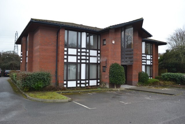 9 Oriel Ct, Alton to rent Primary Photo- Image 1 of 5