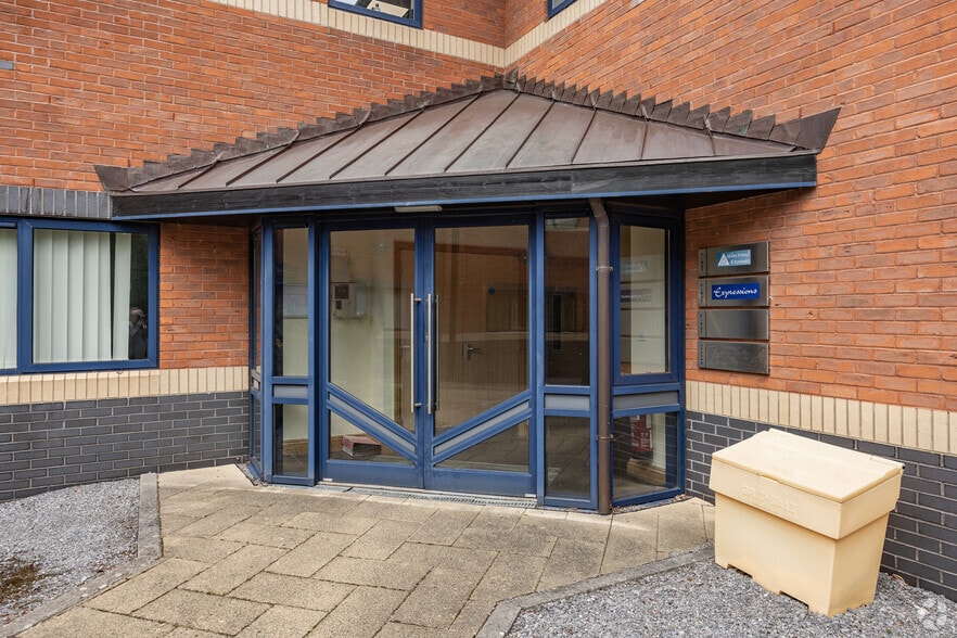 Pynes Hl, Exeter to rent - Building Photo - Image 3 of 4