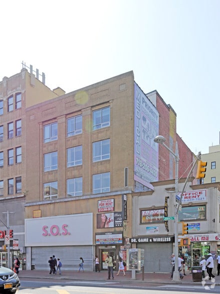 162-04 Jamaica Ave, Jamaica, NY for rent - Building Photo - Image 1 of 3