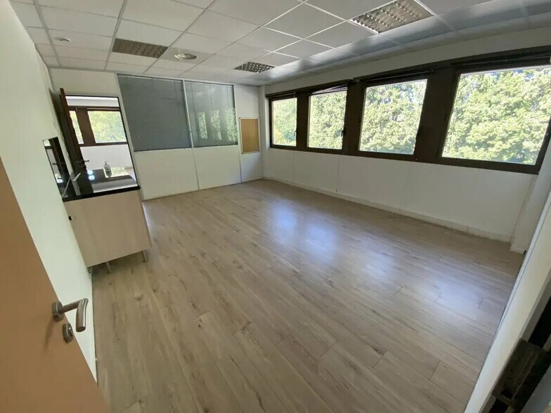 Office in Avignon to rent - Building Photo - Image 2 of 6