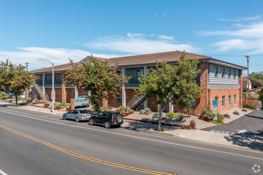 235 W 5th Ave, Escondido, CA for rent - Primary Photo - Image 1 of 9