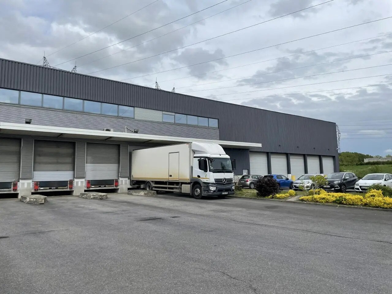 Light Industrial in Villeparisis to rent Primary Photo- Image 1 of 4