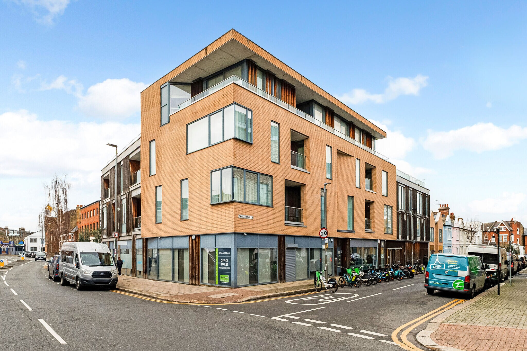 118 Putney Bridge Rd, London to rent Primary Photo- Image 1 of 5
