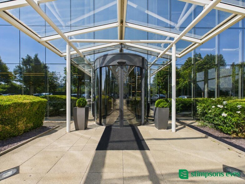 Whitehall Ave, Milton Keynes to rent - Building Photo - Image 1 of 4
