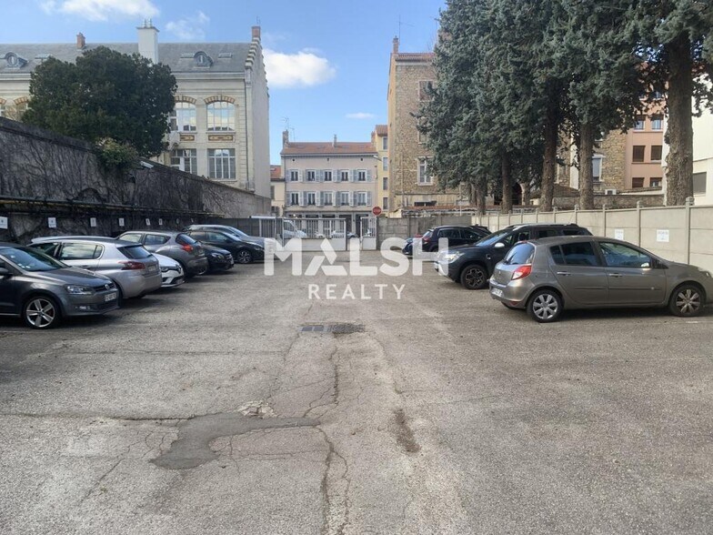 Office in Lyon for sale - Building Photo - Image 3 of 12