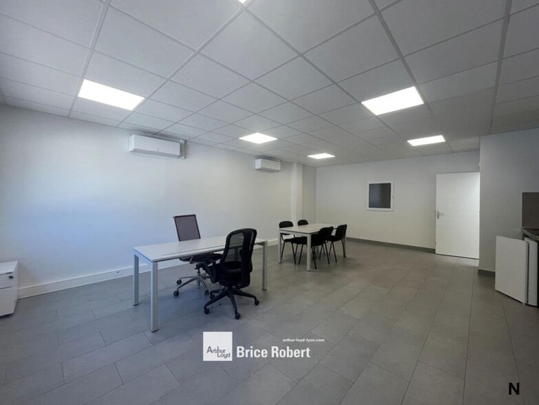 Allée Guimet, Fleurieu Sur Saone to rent - Interior Photo - Image 3 of 5