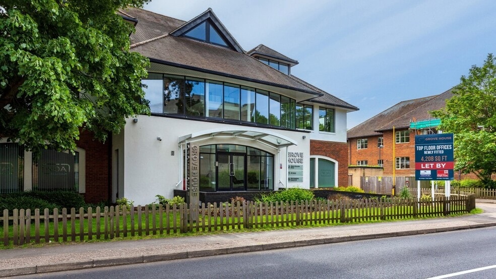 Guildford Rd, Leatherhead to rent - Building Photo - Image 2 of 2