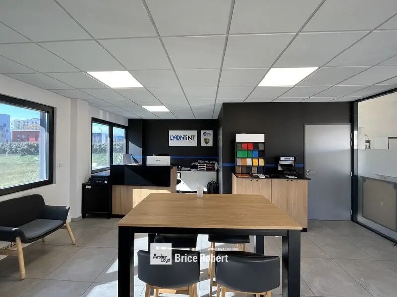 Light Industrial in Saint-Fons to rent Interior Photo- Image 1 of 1