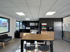 Light Industrial in Saint-Fons to rent Interior Photo- Image 1 of 1