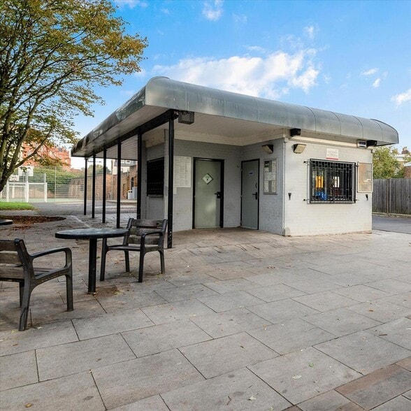 Lillie Road, London to rent - Building Photo - Image 2 of 4