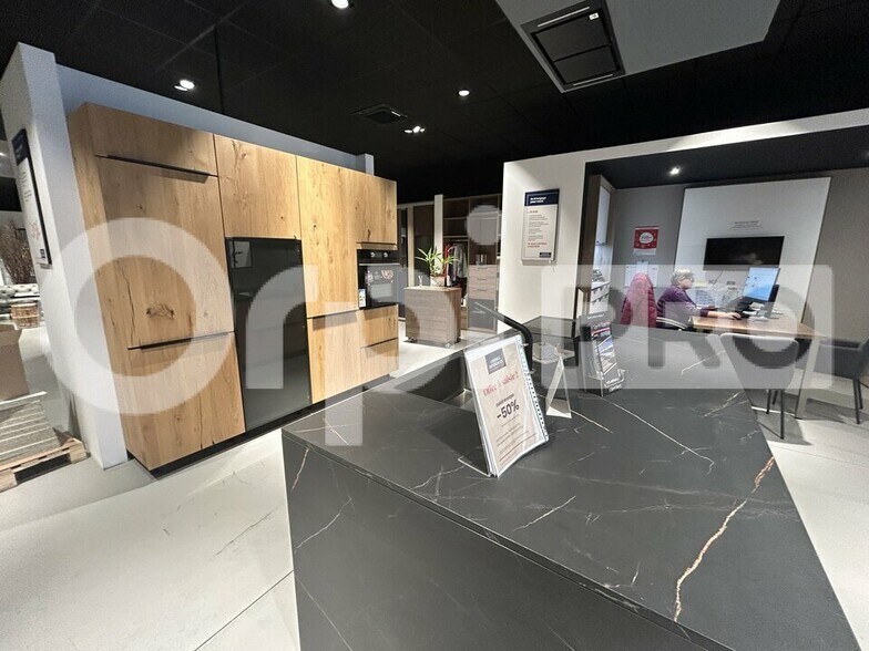 Retail in Anse to rent - Interior Photo - Image 1 of 4