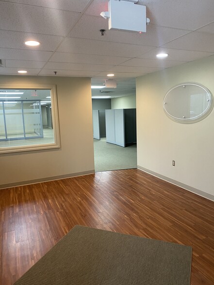 303 Corporate Center Dr, Vandalia, OH for rent - Interior Photo - Image 3 of 13