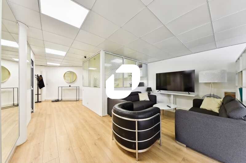 Office in Clichy to rent - Interior Photo - Image 3 of 5
