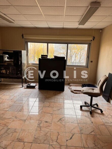 Light Industrial in Buc for sale - Interior Photo - Image 2 of 11