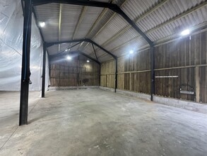 Bowden Rd, Henstridge to rent Interior Photo- Image 2 of 3