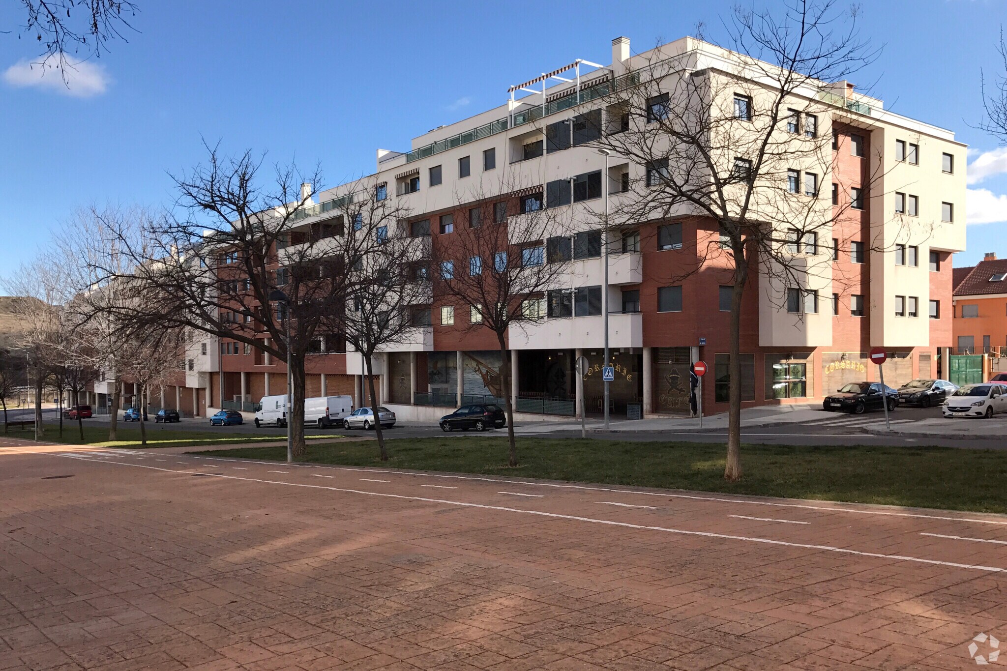 Retail in Guadalajara, Guadalajara to rent Primary Photo- Image 1 of 2
