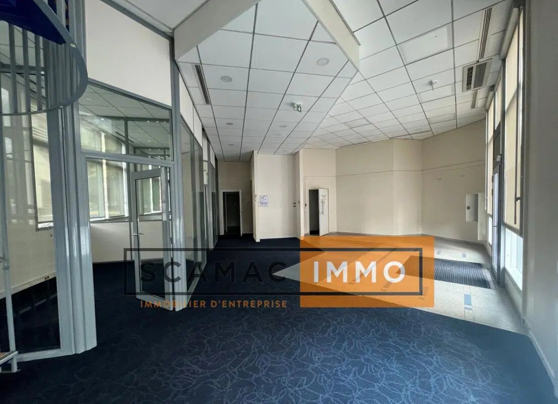 Retail in Saint-Denis to rent Interior Photo- Image 1 of 5