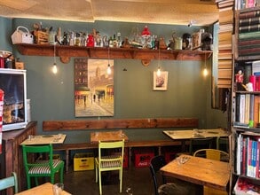 Retail in Barcelona, Barcelona to rent Interior Photo- Image 2 of 12