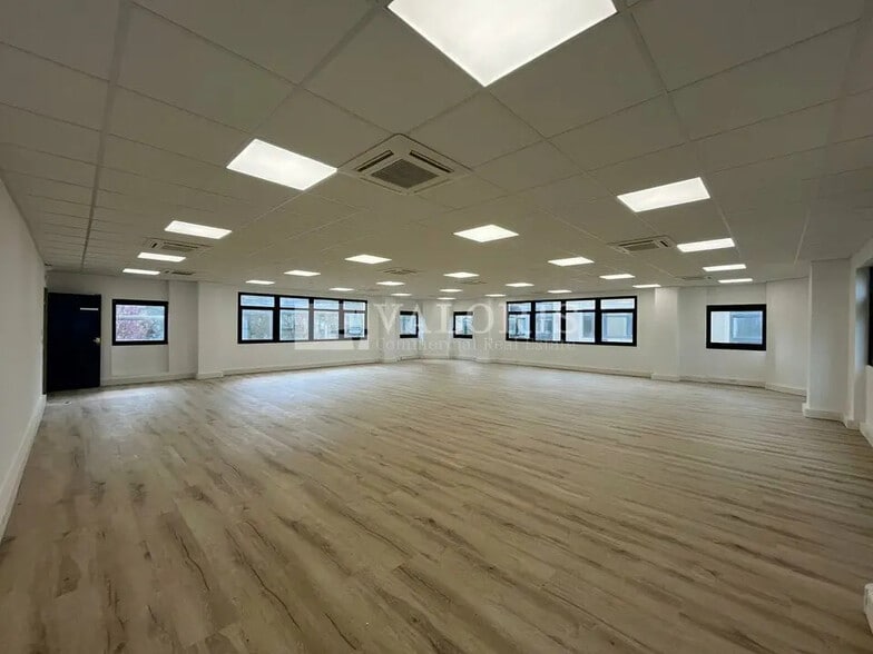 Office in Aix-en-Provence to rent - Interior Photo - Image 3 of 12