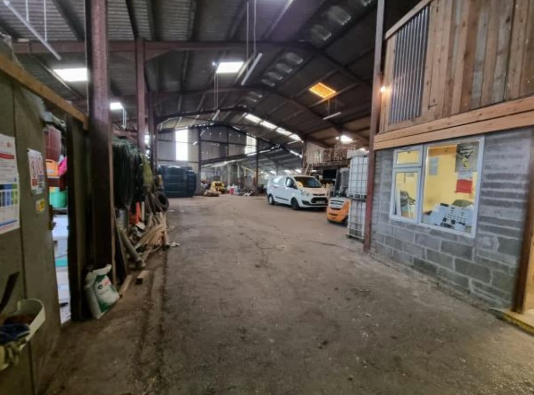 Usk, Llantrisant to rent Interior Photo- Image 1 of 3