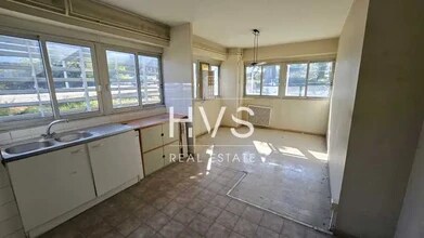 Industrial in Vitrolles to rent Interior Photo- Image 1 of 10