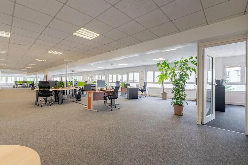 Office in Saint-Ouen-sur-Seine to rent Interior Photo- Image 1 of 12