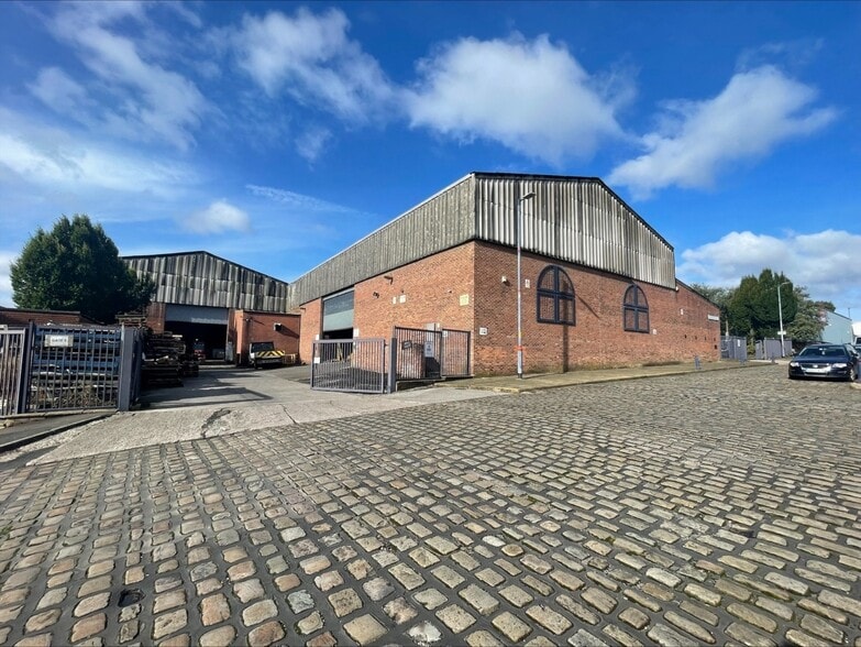 Hill St, Ashton Under Lyne to rent - Building Photo - Image 1 of 6