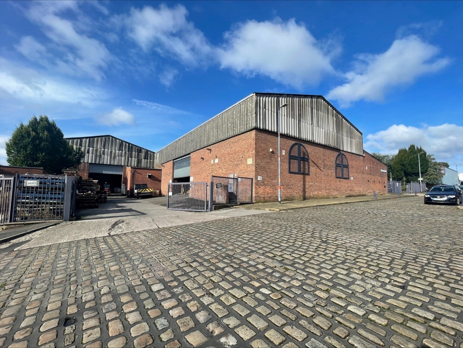 Hill St, Ashton Under Lyne to rent Building Photo- Image 1 of 7