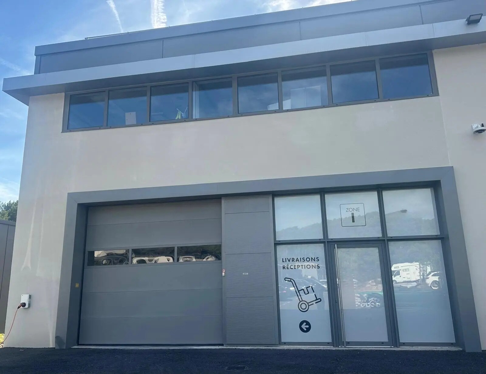 Light Industrial in La Ciotat to rent Building Photo- Image 1 of 11