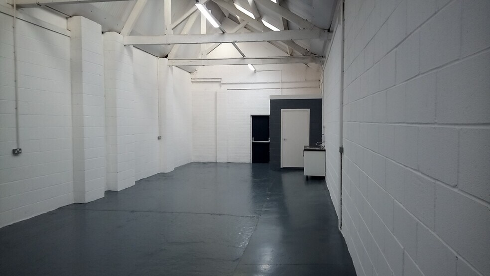 Clonmel Road Business Stirchley Birmingham Road, Birmingham to rent - Building Photo - Image 2 of 12