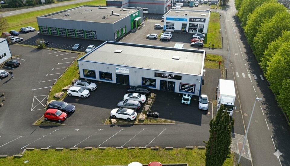 Retail in Bourgoin-Jallieu to rent - Aerial - Image 1 of 9