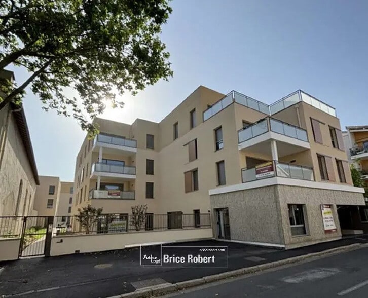 Retail in Craponne for sale - Building Photo - Image 1 of 11