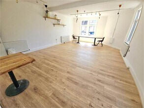 125 Leigh Rd, Leigh On Sea to rent Interior Photo- Image 2 of 4