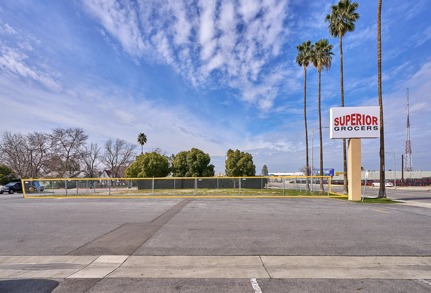 1115 Union Ave, Bakersfield, CA for rent - Primary Photo - Image 1 of 5