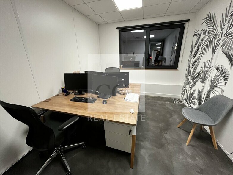 Office in Chaponnay to rent - Interior Photo - Image 3 of 6