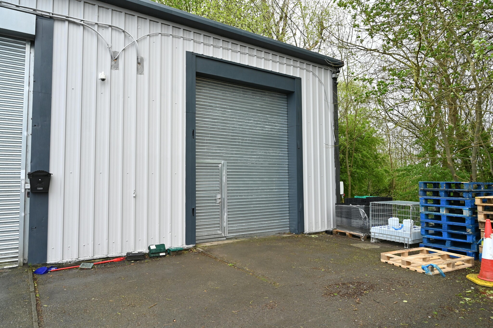 Globe Ln, Dukinfield to rent Building Photo- Image 1 of 5