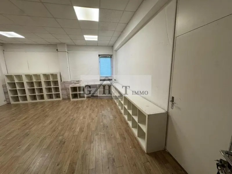 Office in Igny to rent Interior Photo- Image 1 of 4