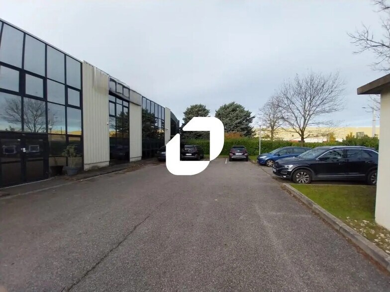 Light Industrial in Genas to rent - Building Photo - Image 2 of 14