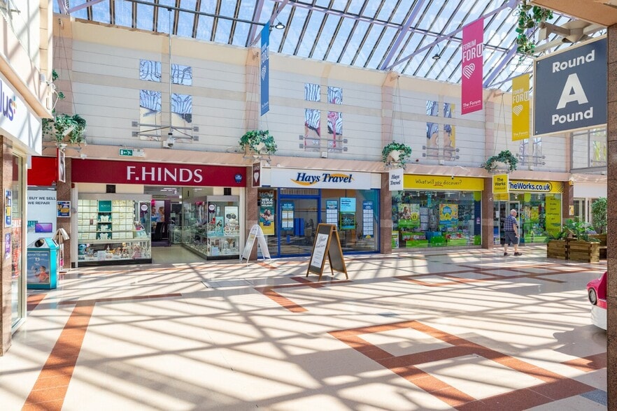 High St, Sittingbourne to rent - Building Photo - Image 3 of 8