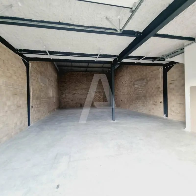444 Avenue Marguerite Perey, Lieusaint to rent Interior Photo- Image 1 of 6
