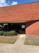 2046 W Park Pl, Stone Mountain, GA for rent Building Photo- Image 1 of 10