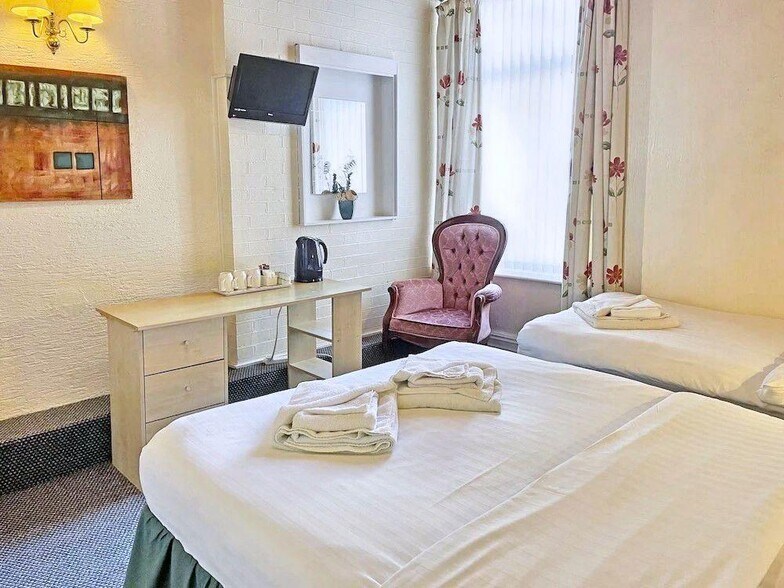 24-28 Charnley Rd, Blackpool for sale - Building Photo - Image 3 of 12