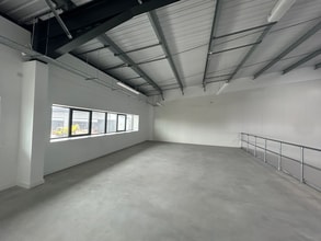 1 Reef St, Dagenham to rent Interior Photo- Image 2 of 6